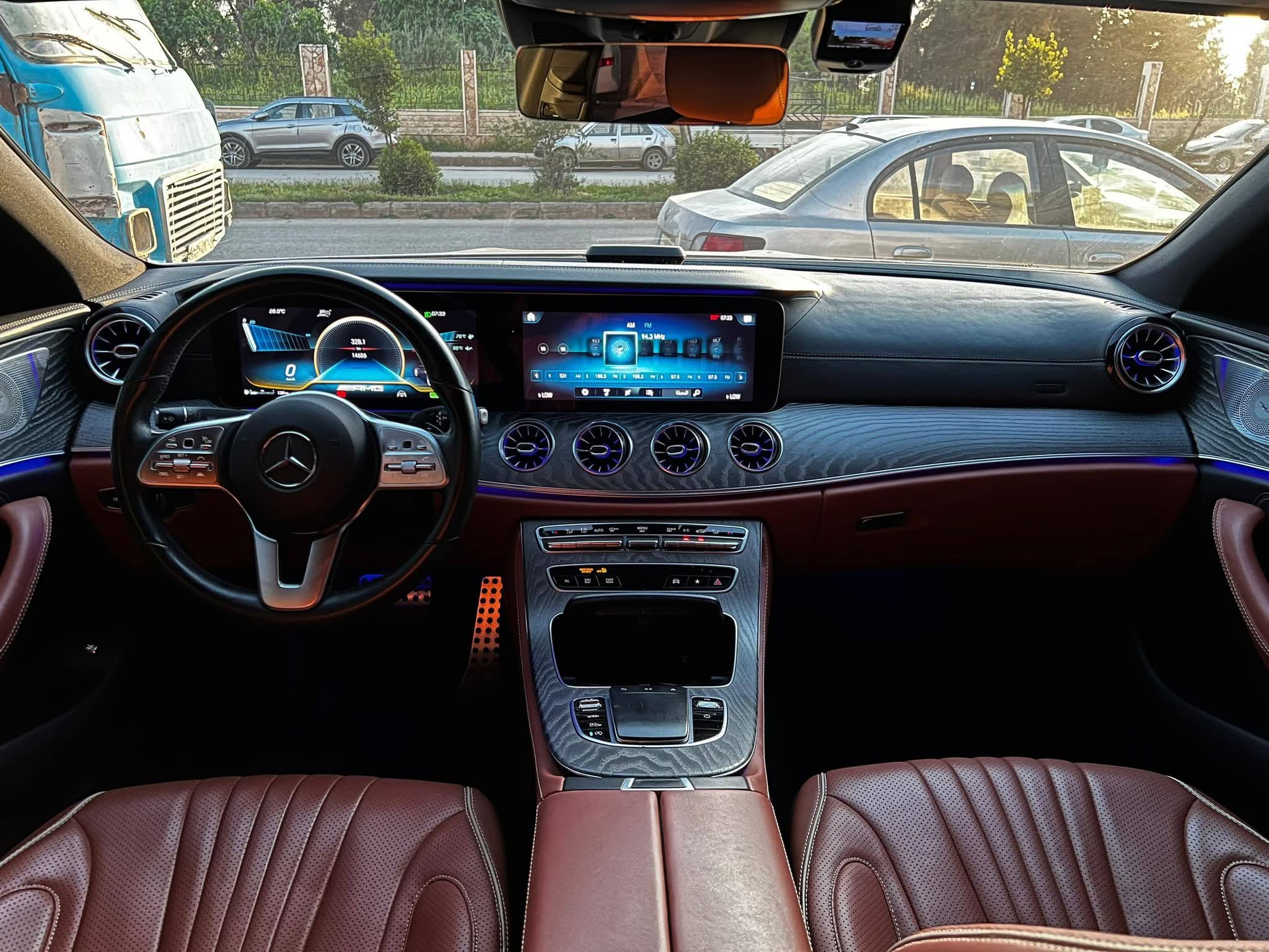 Mercedes-Benz E350 - Thumbnail 2
