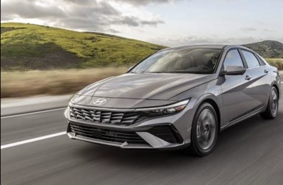 Hyundai النترا فضي